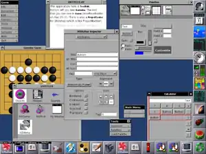 GNUstep螢幕截圖，顯示了Window Maker窗口管理器和使用GNUstep函式庫開發的多種應用程式：包含了一個五子棋遊戲、计算器及一個文字編輯器。