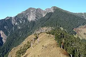 雪山主峰；自雪山東峰眺望。