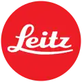 原商品上「Leitz Wetzlar」標記，演變成紅點「Leitz」標誌，為現行樣式濫觴