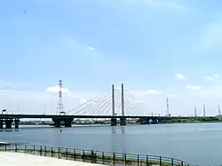 彩湖（日语：）與幸魂大橋（日语：）