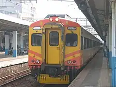 EMU300型電聯車（彰化車站）