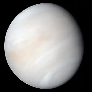 Venus in approximately true colour, a nearly uniform pale cream, although the image has been processed to bring out details.Lakdawalla, Emily (21 September 2009), Venus Looks More Boring than You Think It Does （页面存档备份，存于）, Planetary Society Blog (retrieved 4 December 2011) The planet's disc is about three-quarters illuminated. Almost no variation or detail can be seen in the clouds.