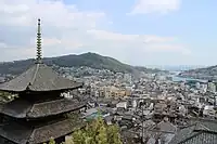 千光寺公園看到的天寧寺三重塔及尾道市區景色