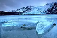 [1] vom Eis bedecktes Wasser (Eyjafjallajökull, Gletscher in Island)