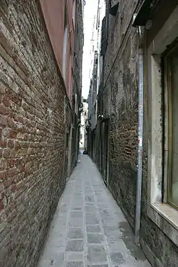 [1] Eine venezianische Gasse